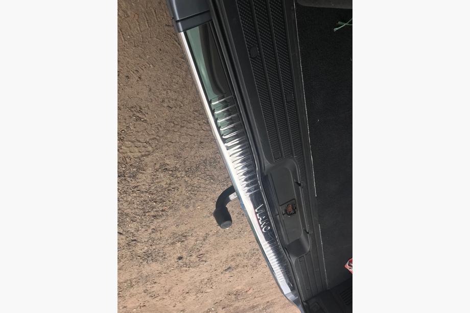 Mercedes Viano 2004-2014 Protector de parachoques trasero con borde (Omsa, acero inoxidable) Sin Inscripción, Mate Foto 3