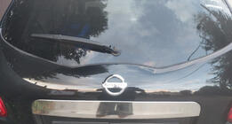 Nissan Qashqai 2010-2014 Moldura cromada sobre la matrícula (acero inoxidable) Sin Botón, OmsaLine - Acero Inoxidable Italiano foto 2