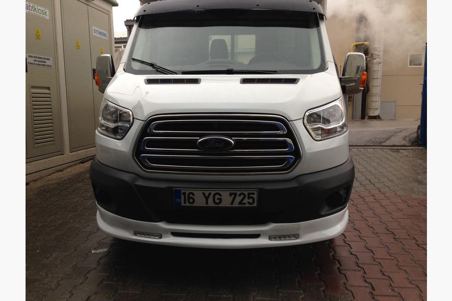 Ford Transit 2014- Labio de parachoques delantero Ince (2014-2019, imprimado para pintar) Image