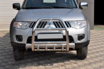 Mitsubishi Pajero Sport 2008-2015 Defensa Delantera QT007 (Acero Inoxidable) foto 1