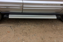 Jeep Grand Cherokee WK 2004-2010 Estribos Laterales Maya V2 (2 uds., Aluminio) foto 4