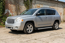 Jeep Compass 2006-2016 Estribos Laterales Maya V2 (2 uds., Aluminio) foto 1
