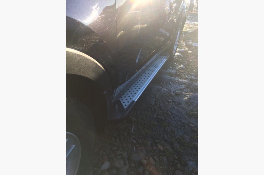 Kia Sportage 2010-2015 Estribos Laterales Allmond Grey (2 uds., Aluminio) Foto 3