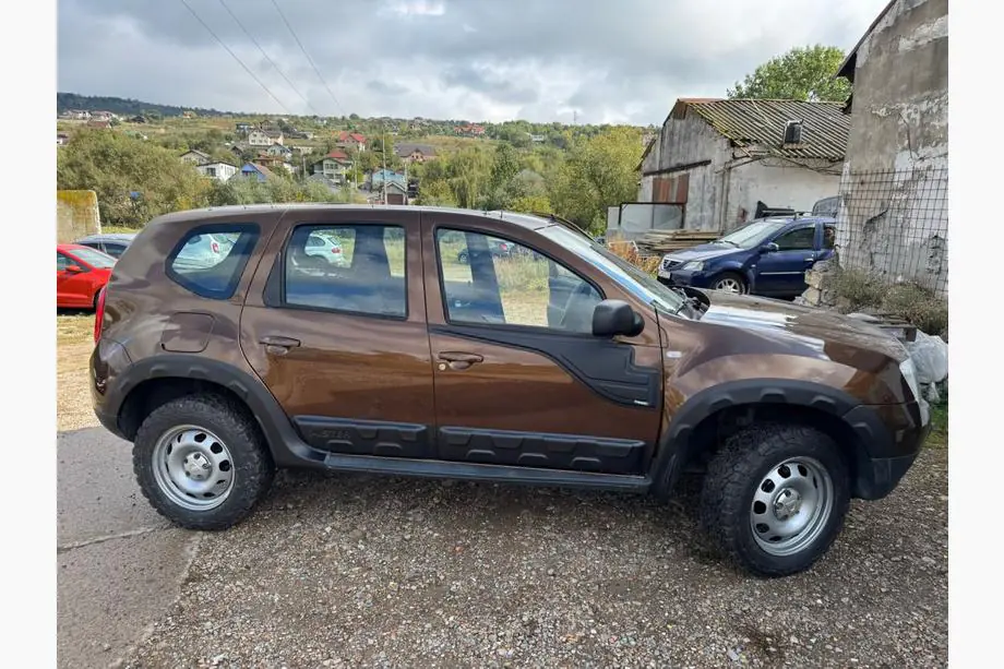 Dacia Duster 2008-2018 Aletines de aleta con bordes (8 uds, plastico) Foto 3