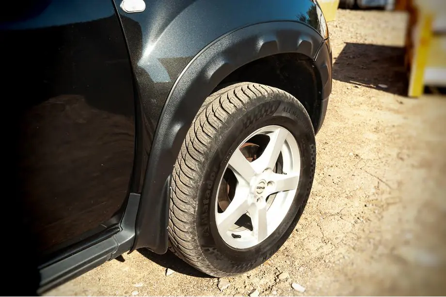 Dacia Duster 2008-2018 Aletines de aleta con bordes (8 uds, plastico) Foto 8