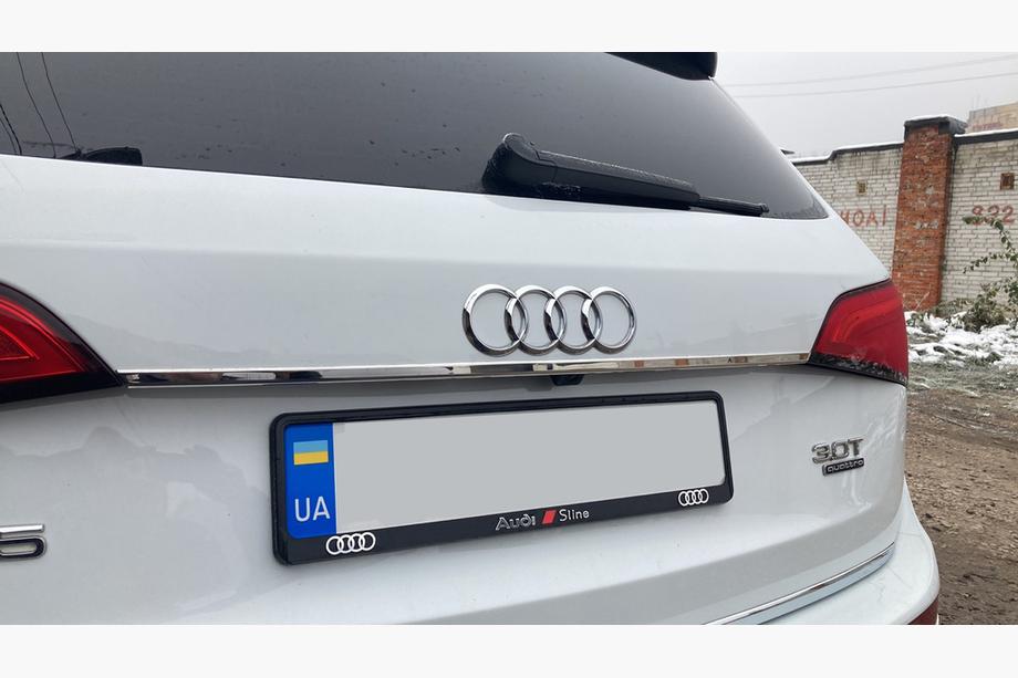 Audi Q5 2008-2017 Moldura cromada sobre la matrícula (acero inoxidable) Image