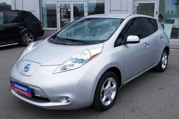 La empresa ais empieza a importar en ucrania de los vehículos eléctricos Nissan Leaf de los estados unidos