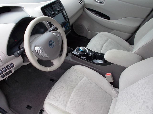 La empresa ais empieza a importar en ucrania de los vehículos eléctricos Nissan Leaf de los estados unidos