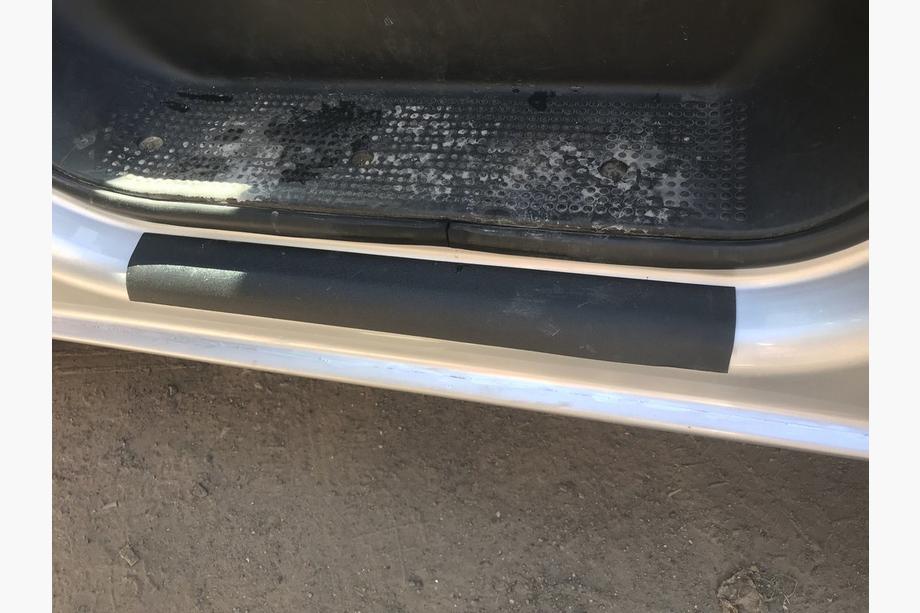 Renault Trafic 2001–2015 Cubiertas de umbral ABS (2 uds, DDU) Foto 9