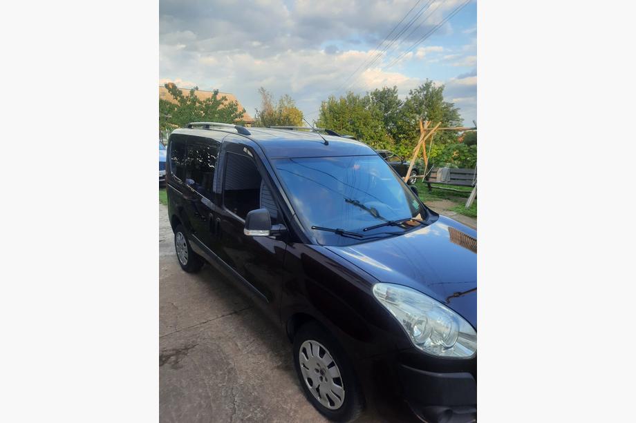 Fiat Doblo II 2010-2022 Barras de Techo Cromadas Maxi, pies de plastico Foto 6