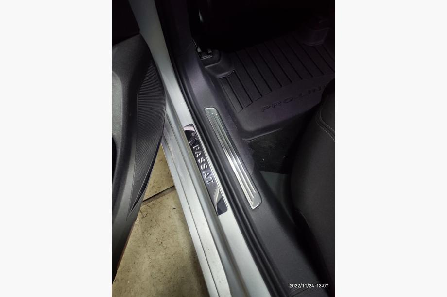 Volkswagen Passat B8 2015-2023 Protector de Umbral de Puerta OmsaLine Tipo 1 (4 uds, Acero Inoxidable) Foto 5