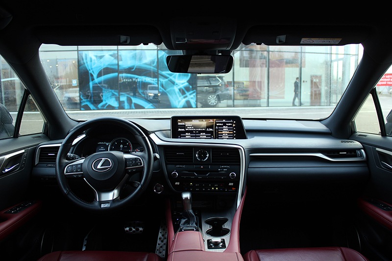 El examen de cruce Lexus RX F Sport