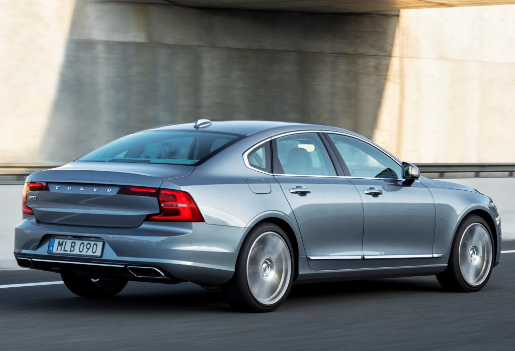 Descripción general de Volvo S90 2017 del modelo del año