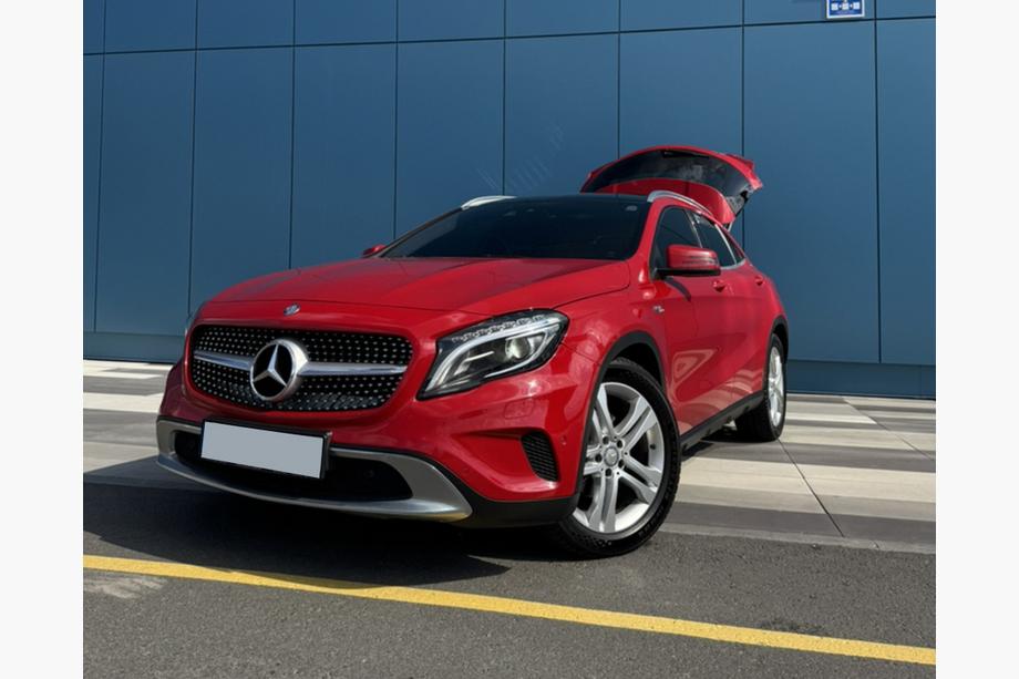 Mercedes GLA X156 2014-2019 Parrilla Delantera Diamond Silver (2014-2016) Image