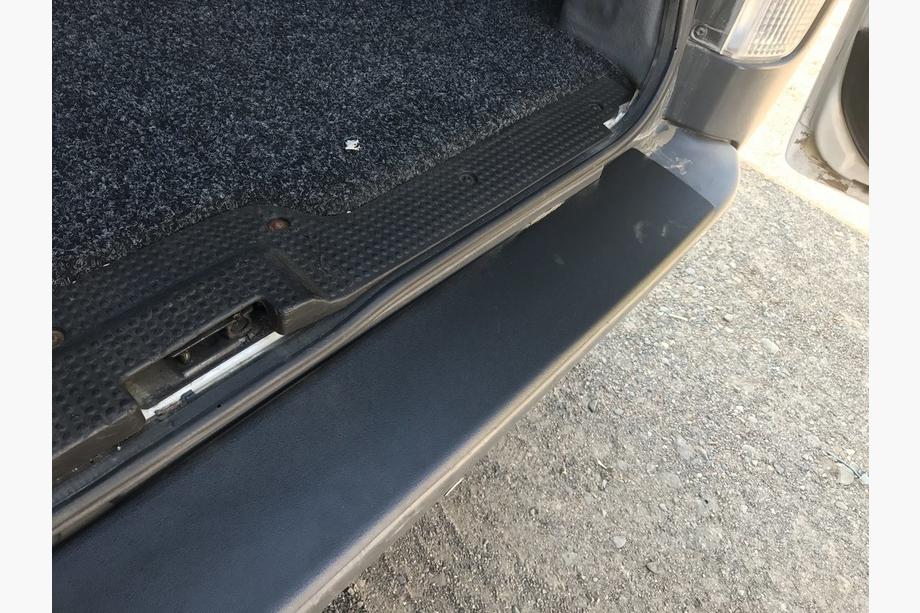Opel Vivaro 2001–2015 Protector de parachoques trasero DDU (ABS) Foto 8