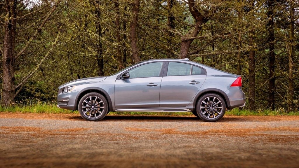 Sueco sedán Volvo S60 Cross Country del terreno