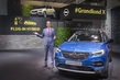 Opel regalaba su primer coche híbrido foto 1