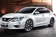 El examen de un sedán Nissan Teana foto 1