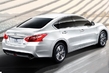 El examen de un sedán Nissan Teana foto 2