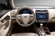 El examen de un sedán Nissan Teana foto 4