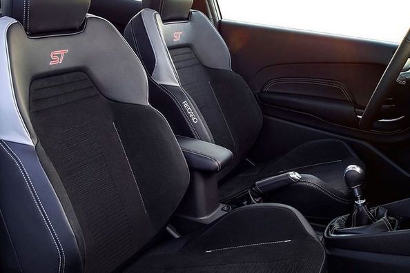 La familiaridad con el deporte de Ford Fiesta ST 2018 el modelo del año Foto 6