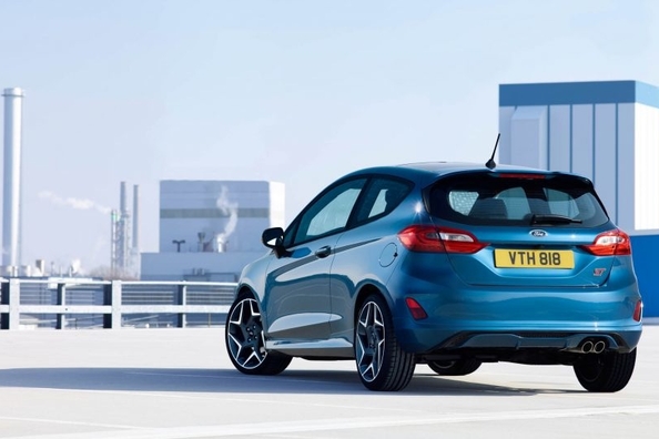 La familiaridad con el deporte de Ford Fiesta ST 2018 el modelo del año Foto 3