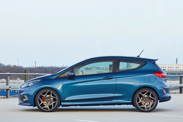 La familiaridad con el deporte de Ford Fiesta ST 2018 el modelo del año Foto 2