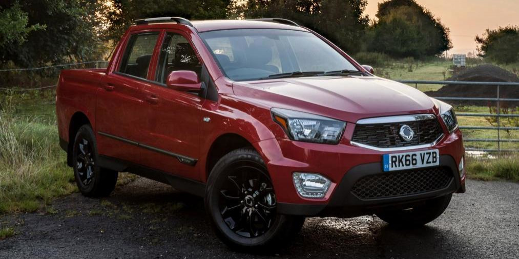 El examen actualizado de la parte trasera de la camioneta SsangYong Musso