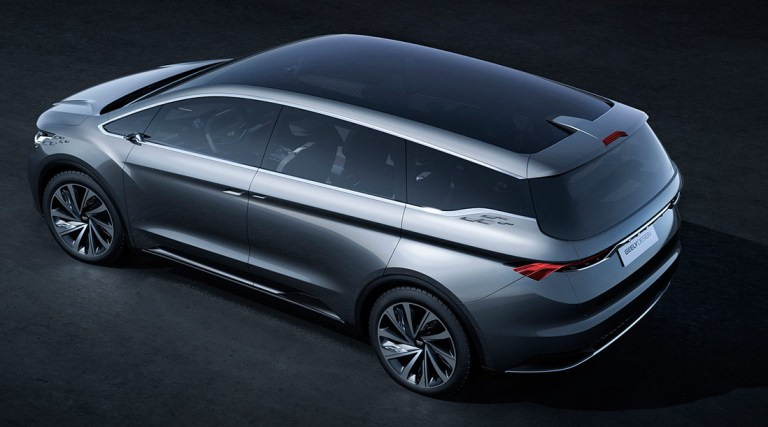 Geely planea lanzar su primer monovolumen