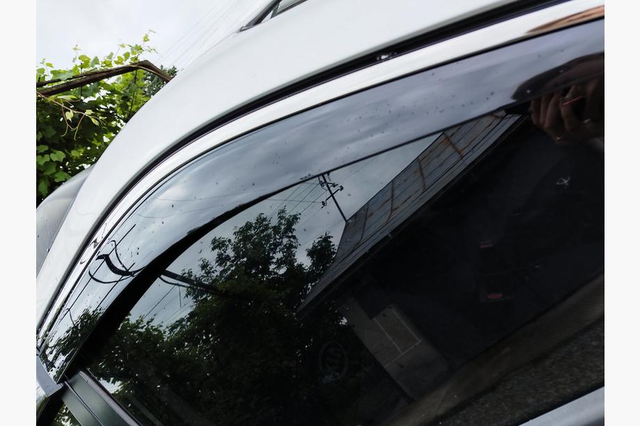 Kia Sportage 2004-2010 Deflectores de ventana con moldura cromada (4 uds, Niken) Foto 8