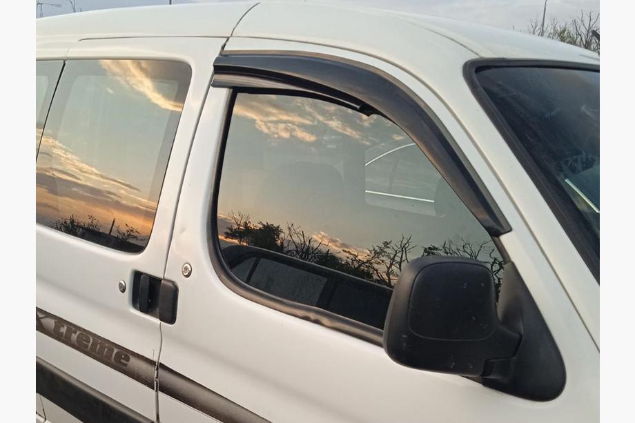 Citroen Berlingo 1996-2008 Deflectores de Ventana (2 uds., Sunplex Sport) Foto 1