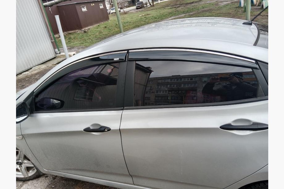 Hyundai Accent 2011-2017 Deflectores de Ventana con Moldura Cromada SD (4 uds, Niken) Image