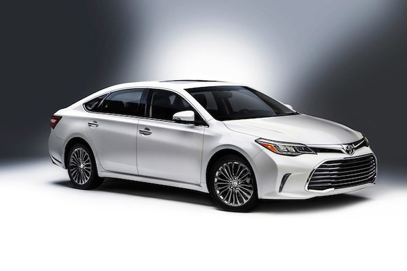 Examen de la insignia sedán Toyota Avalon