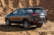 Descripción general 7-local de una camioneta Toyota Fortuner foto 2