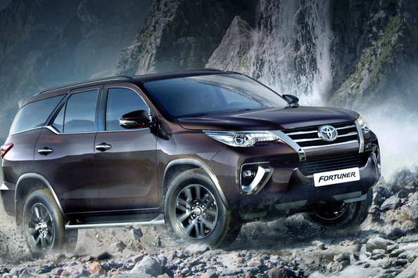 Descripción general 7-local de una camioneta Toyota Fortuner