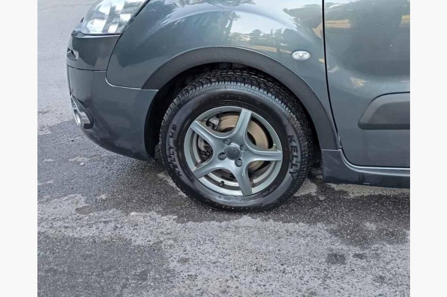 Citroen Berlingo 2008-2018 Aletines de aleta (4 uds, negros) 1 Puerta Lateral, Plástico Image