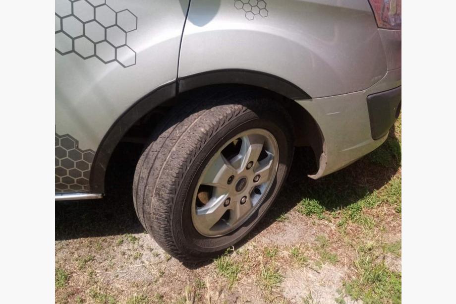 Ford Custom 2013-2022 Aletines de aleta (6 uds, negros) Image