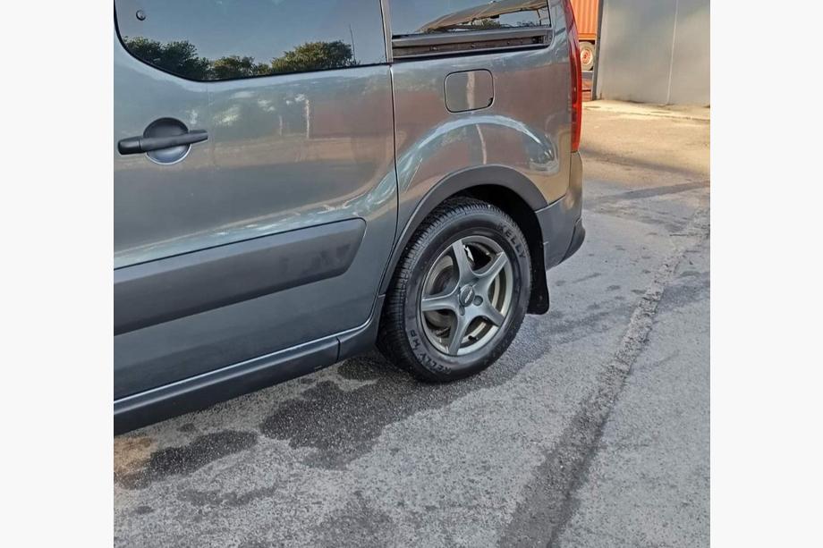 Peugeot Partner Tepee 2008-2018 Aletines de aleta (4 uds, negros) 1 Puerta Lateral, Plástico Foto 5