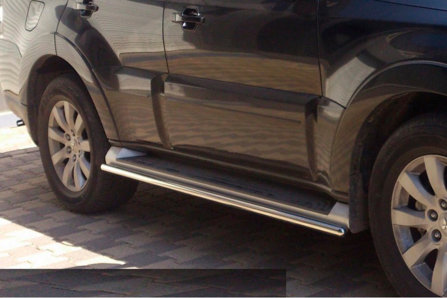 Mitsubishi Pajero Wagon III 1999-2006 Tubos laterales para montaje original (2 uds., acero inoxidable) Foto 2