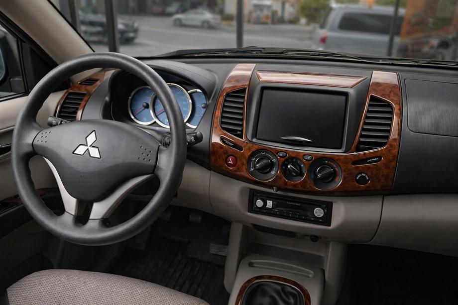 Mitsubishi L200 2006-2015 Juego de molduras para salpicadero (13 piezas) Image
