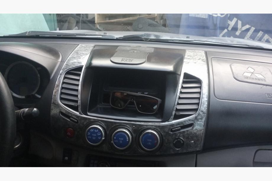 Mitsubishi L200 2006-2015 Juego de molduras para salpicadero (11 piezas) Carbono Foto 6