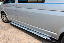 Volkswagen T5 Transporter 2003-2010 Estribos Laterales Allmond Grey (2 uds., Aluminio) Batalla Larga foto 3