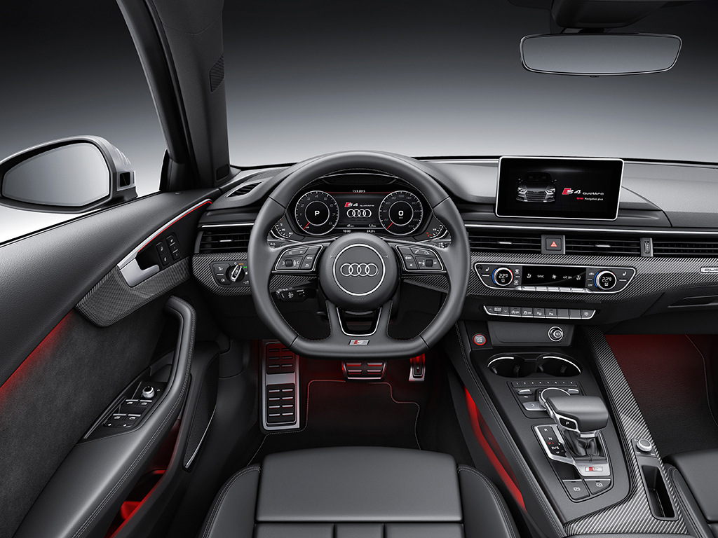 Reseña de cargado, un sedán de Audi S4