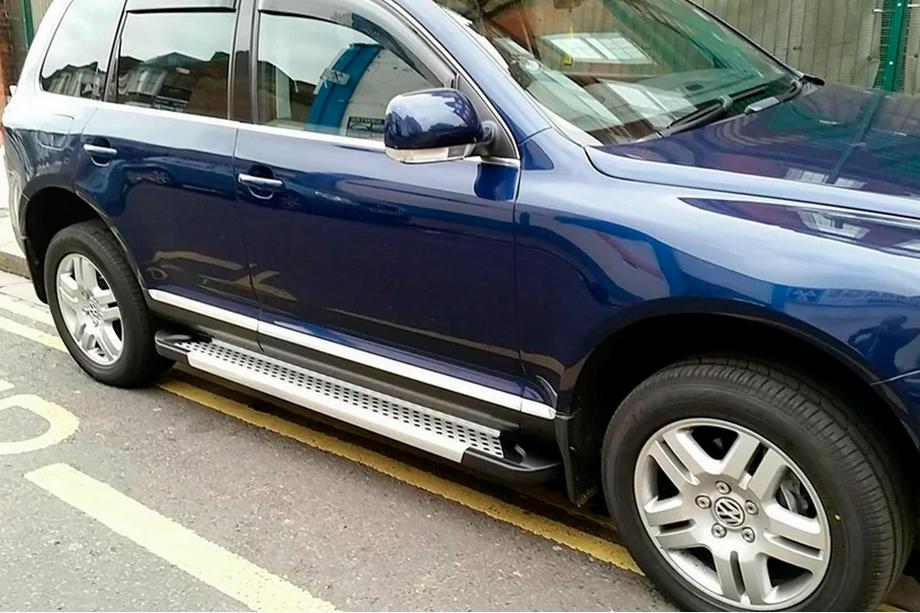 Volkswagen Touareg 2002–2010 Estribos Laterales Allmond Grey (2 uds., Aluminio) Image