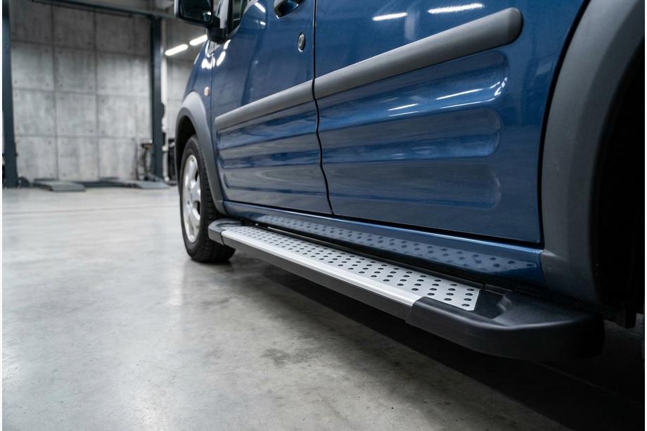 Ford Connect 2006–2009 Estribos Laterales Tipo X5 (2 uds., Aluminio) Image