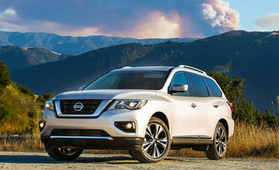 Descripción general 7-local en el renovado crossover de Nissan Pathfinder