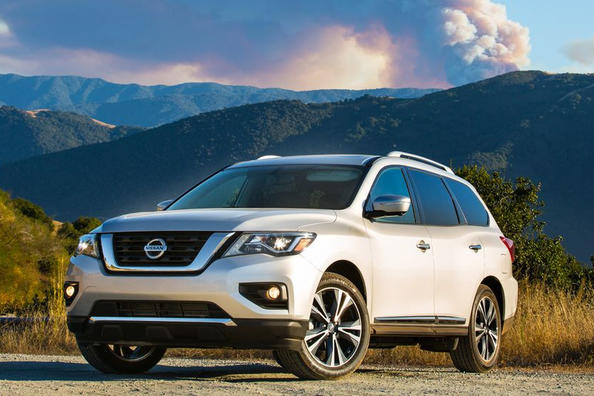 Descripción general 7-local en el renovado crossover de Nissan Pathfinder