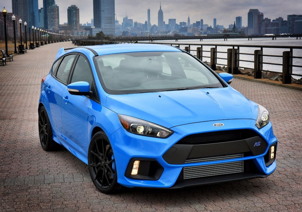 Revisión de la versión deportiva del hatchback Ford Focus RS