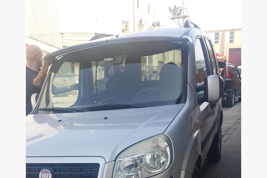 Fiat Doblo I 2001-2005 Visera para parabrisas (negro brillo, 5mm) Foto 3