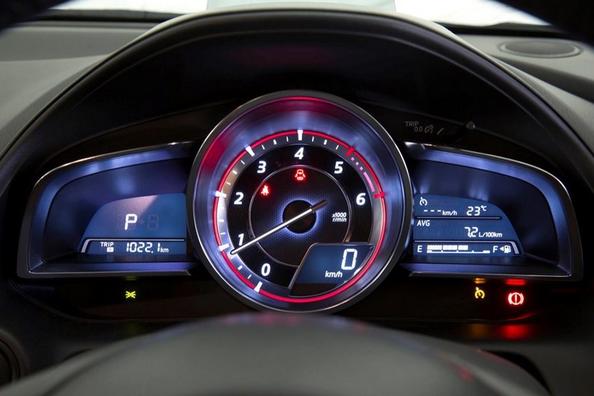 El examen de cruce Mazda CX-3 Foto 6